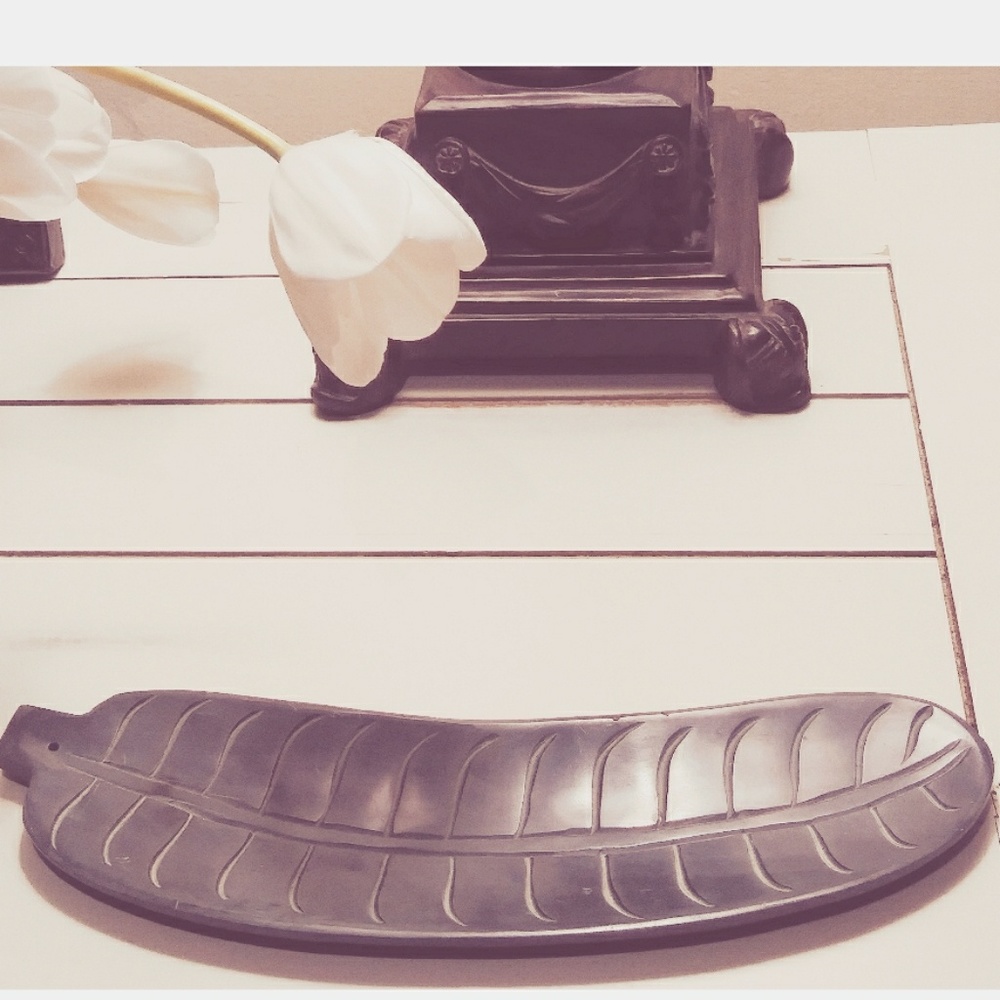 Beautiful Sandstone Leaf Detailed Incense Holder